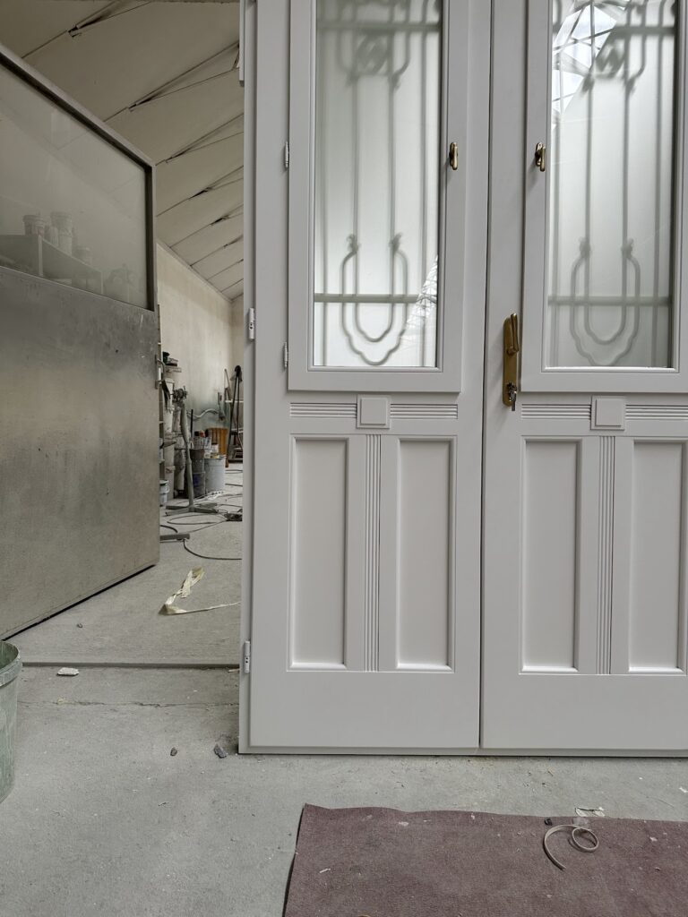 kétszárnyas bejárati ajtó