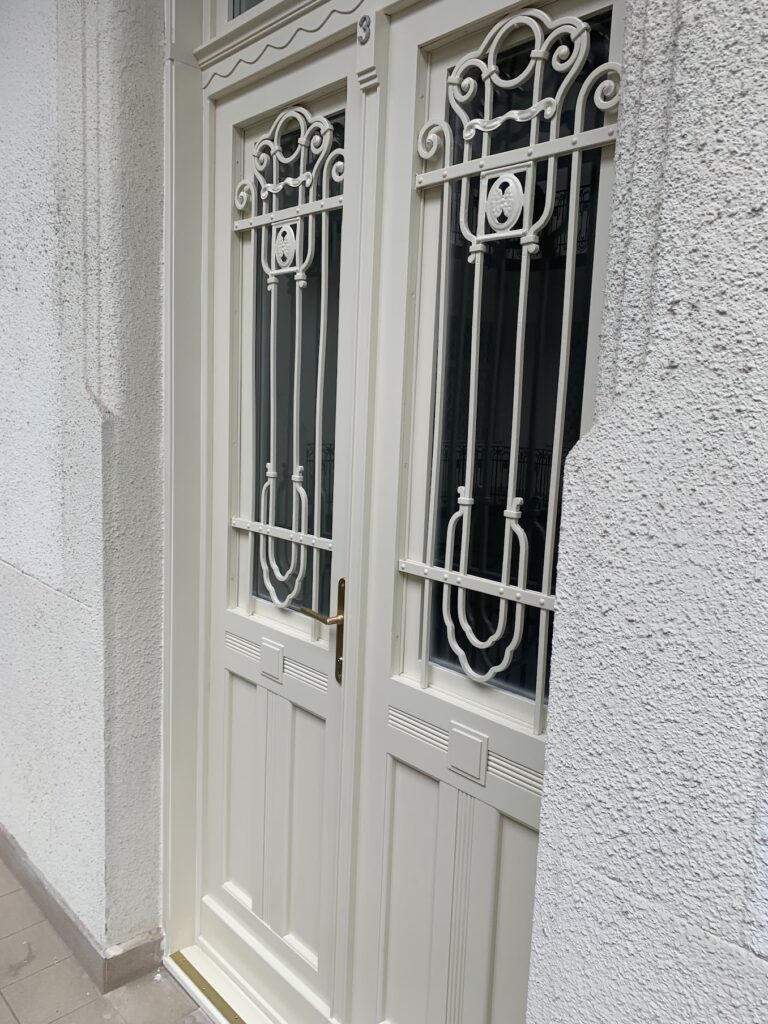 modern bejárati ajtó